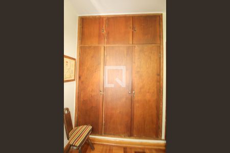 Casa à venda com 525m², 5 quartos e 5 vagas Casa à venda com 525m², 5 quartos e 5 vagasQuarto 1