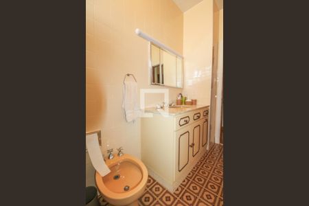 Casa à venda com 525m², 5 quartos e 5 vagas Casa à venda com 525m², 5 quartos e 5 vagasBanheiro Social