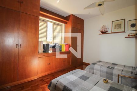Casa à venda com 525m², 5 quartos e 5 vagas Casa à venda com 525m², 5 quartos e 5 vagasQuarto 2