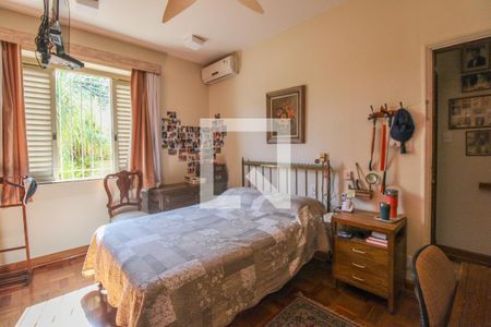 Casa à venda com 525m², 5 quartos e 5 vagas Casa à venda com 525m², 5 quartos e 5 vagasQuarto 3