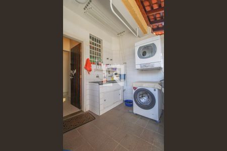 Casa à venda com 525m², 5 quartos e 5 vagas Casa à venda com 525m², 5 quartos e 5 vagasÁrea de Serviço