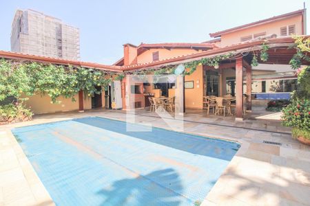 Casa à venda com 525m², 5 quartos e 5 vagas Casa à venda com 525m², 5 quartos e 5 vagasÁrea Externa