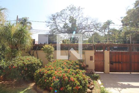 Casa à venda com 525m², 5 quartos e 5 vagas Casa à venda com 525m², 5 quartos e 5 vagasVista