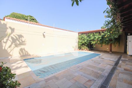 Casa à venda com 525m², 5 quartos e 5 vagas Casa à venda com 525m², 5 quartos e 5 vagasÁrea Externa