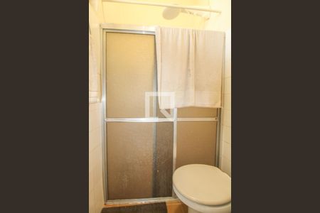 Casa à venda com 525m², 5 quartos e 5 vagas Casa à venda com 525m², 5 quartos e 5 vagasBanheiro de Serviço