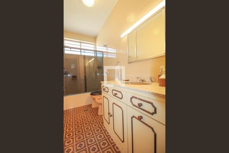 Casa à venda com 525m², 5 quartos e 5 vagas Casa à venda com 525m², 5 quartos e 5 vagasBanheiro Social