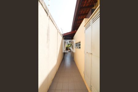 Casa à venda com 525m², 5 quartos e 5 vagas Casa à venda com 525m², 5 quartos e 5 vagasÁrea Externa