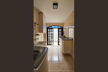 Casa à venda com 240m², 4 quartos e 4 vagasÁrea de serviço 