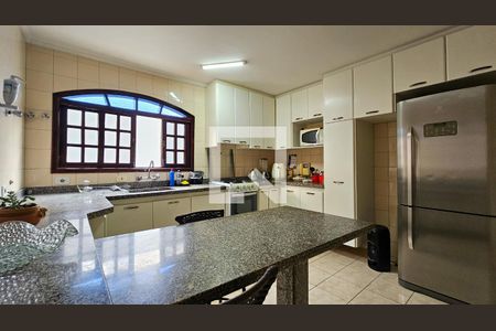 Casa à venda com 240m², 4 quartos e 4 vagasCozinha 