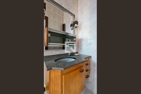 Casa à venda com 240m², 4 quartos e 4 vagasBanheiro Suite 2