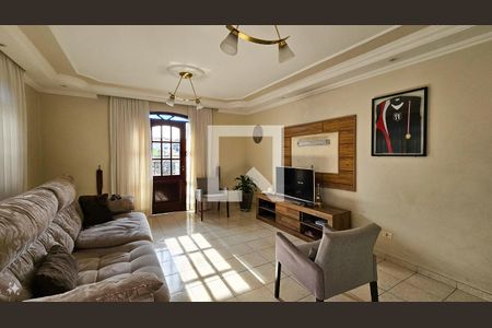 Casa à venda com 240m², 4 quartos e 4 vagasSala 