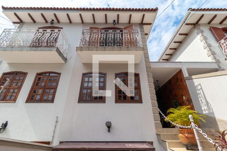 Casa à venda com 220m², 3 quartos e 4 vagasFachada