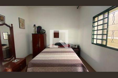 Casa à venda com 400m², 5 quartos e 2 vagasQuarto 2