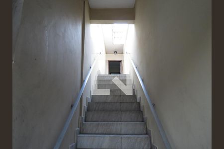 Casa à venda com 200m², 3 quartos e 3 vagasEscada