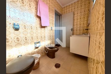 Casa à venda com 200m², 3 quartos e 5 vagasBanheiro Quarto 1