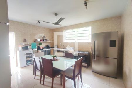 Casa à venda com 500m², 2 quartos e 1 vaga Casa à venda com 500m², 2 quartos e 1 vagaCozinha