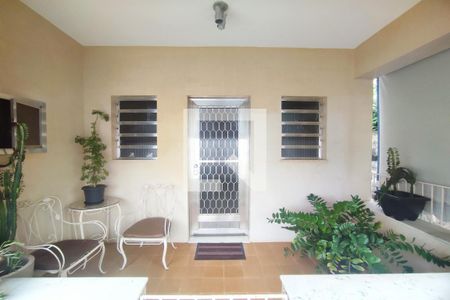 Casa à venda com 500m², 2 quartos e 1 vaga Casa à venda com 500m², 2 quartos e 1 vagaVaranda