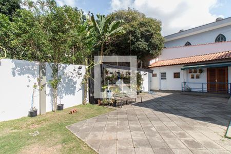 Casa para alugar com 450m², 3 quartos e 8 vagasQuintal