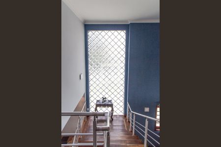 Casa para alugar com 450m², 3 quartos e 8 vagasEscada