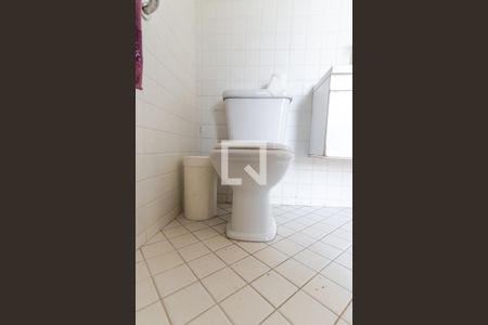 Casa para alugar com 450m², 3 quartos e 8 vagasBanheiro do Quintal