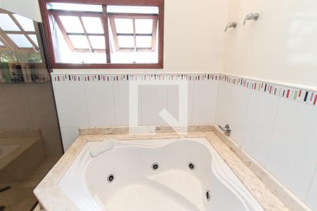 Casa para alugar com 450m², 3 quartos e 8 vagasBanheiro da Suíte 1