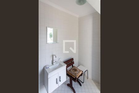 Casa para alugar com 450m², 3 quartos e 8 vagasBanheiro do Quintal