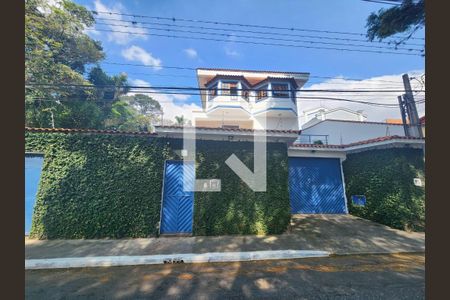 Casa para alugar com 450m², 3 quartos e 8 vagasFachada