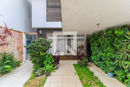 Casa à venda com 236m², 3 quartos e 2 vagas Casa à venda com 236m², 3 quartos e 2 vagasGaragem