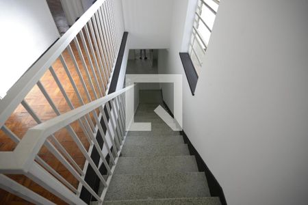 Casa à venda com 208m², 3 quartos e 3 vagasEscada