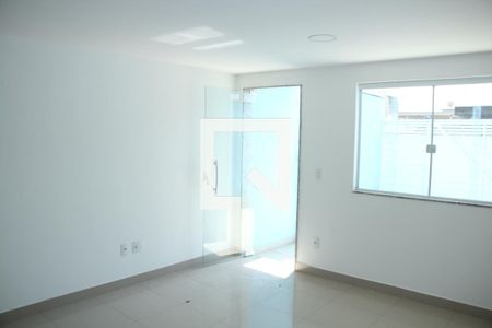 Casa para alugar com 2 quartos, 80m² em Jardim Alvorada, Nova Iguaçu