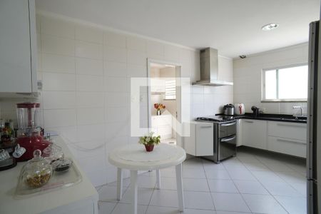 Casa à venda com 336m², 6 quartos e 4 vagasCozinha