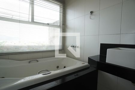 Casa à venda com 336m², 6 quartos e 4 vagasBanheiro