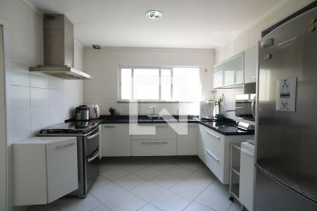 Casa à venda com 336m², 6 quartos e 4 vagasCozinha