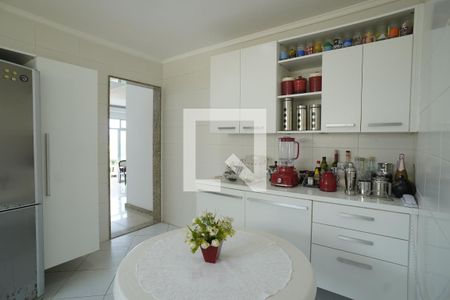 Casa à venda com 336m², 6 quartos e 4 vagasCozinha