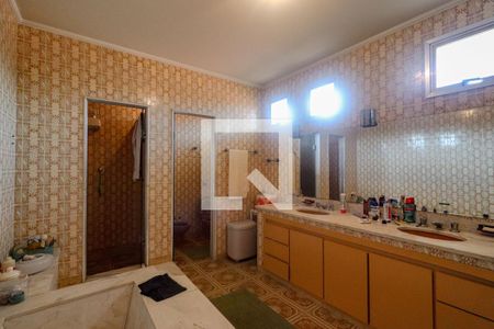 Casa à venda com 800m², 4 quartos e 8 vagas Casa à venda com 800m², 4 quartos e 8 vagasBanheiro da Suíte 1