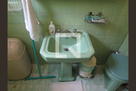 Casa à venda com 108m², 3 quartos e 3 vagasBanheiro - Pia