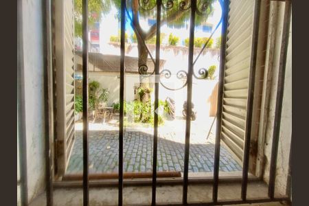 Casa à venda com 200m², 5 quartos e 3 vagas Casa à venda com 200m², 5 quartos e 3 vagasQuarto serviço  vista