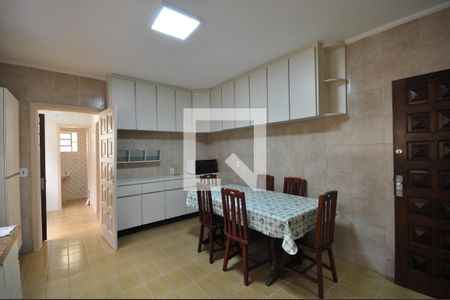 Casa à venda com 170m², 3 quartos e 2 vagasCozinha