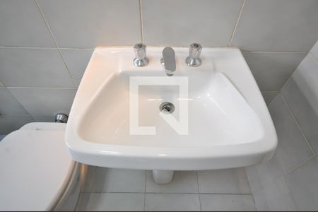 Casa à venda com 170m², 3 quartos e 2 vagasBanheiro Social