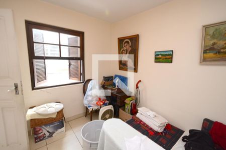 Casa à venda com 180m², 4 quartos e 2 vagasQuarto de Serviço