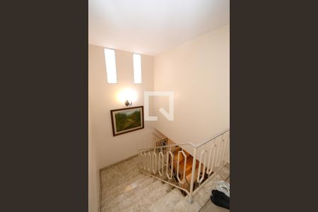 Casa à venda com 180m², 4 quartos e 2 vagasEscada