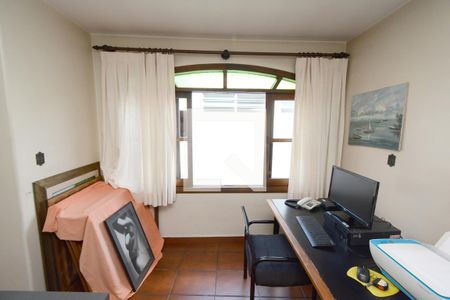 Casa à venda com 180m², 4 quartos e 2 vagasEscritório