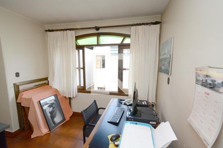 Casa à venda com 180m², 4 quartos e 2 vagasEscritório