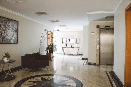 Apartamento à venda com 130m², 4 quartos e 3 vagas Apartamento à venda com 130m², 4 quartos e 3 vagasHall de entrada