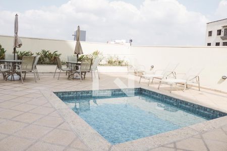 Apartamento à venda com 130m², 4 quartos e 3 vagas Apartamento à venda com 130m², 4 quartos e 3 vagasÁrea comum - Piscina