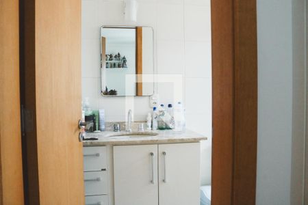 Apartamento à venda com 130m², 4 quartos e 3 vagas Apartamento à venda com 130m², 4 quartos e 3 vagasBanheiro da Suíte 2