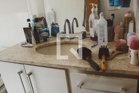 Apartamento à venda com 130m², 4 quartos e 3 vagas Apartamento à venda com 130m², 4 quartos e 3 vagasBanheiro da Suíte 1