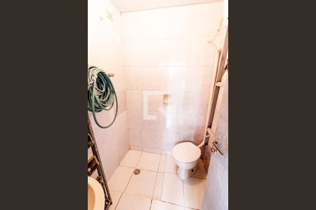 Casa à venda com 272m², 3 quartos e 2 vagas Casa à venda com 272m², 3 quartos e 2 vagasBanheiro de serviço