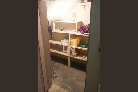 Casa à venda com 272m², 3 quartos e 2 vagas Casa à venda com 272m², 3 quartos e 2 vagasQuarto de serviço garagem