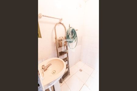 Casa à venda com 272m², 3 quartos e 2 vagas Casa à venda com 272m², 3 quartos e 2 vagasBanheiro de serviço